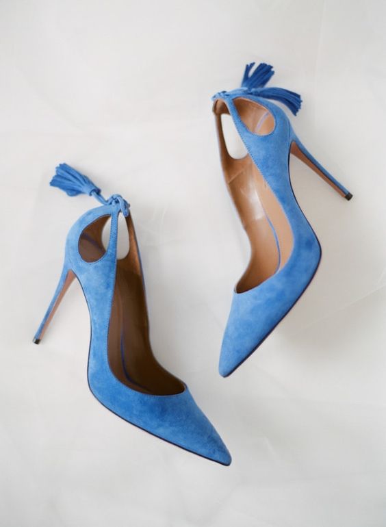 Bold blue wedding shoes with cutouts, tassels and high heels will make your bridal look jaw dropping