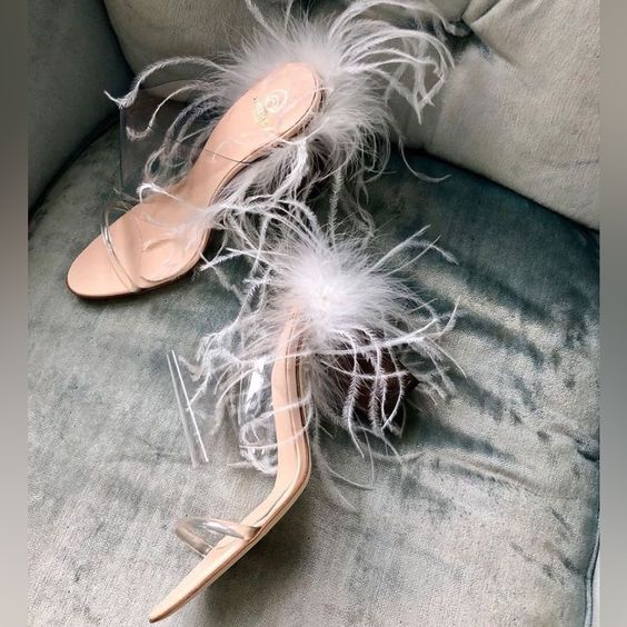 clear wedding shoes with feathers on the backs are amazing for a glam and chic bridal look