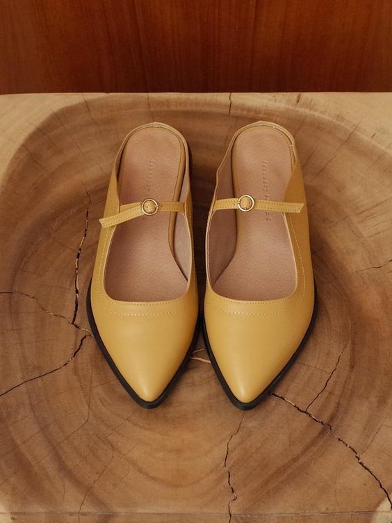 comfy yellow pointed toe shoes with straps are amazing for spring an fall weddings, they are comfy in wearing