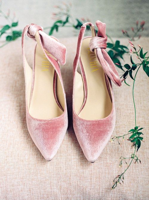 light pink velvet wedding shoes with knots on the backs are amazing for spring and summer, they are chic and lovely