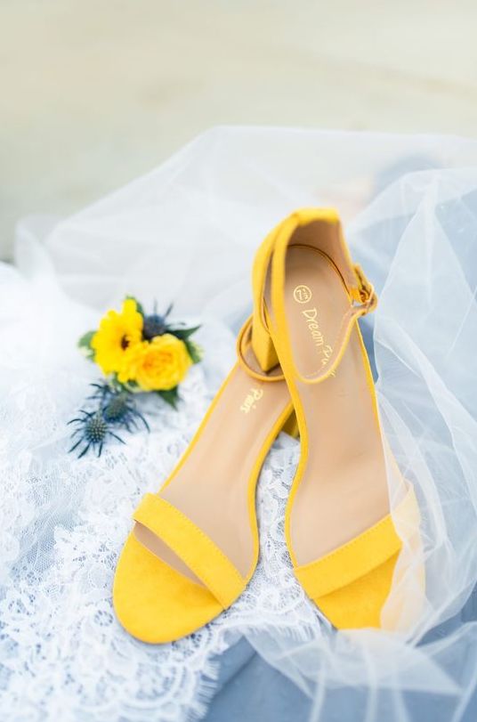 minimalist sunny yellow shoes with ankle straps and comfy heels are super cool for spring and summer