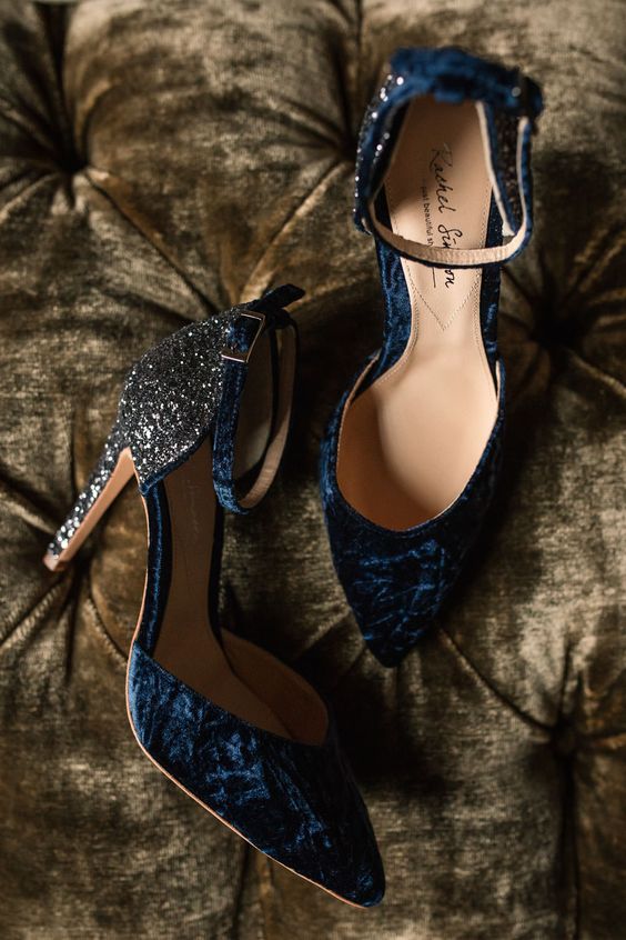 refined and chic navy velvet shoes with gilded backs and heels are fantastic for an art deco wedding