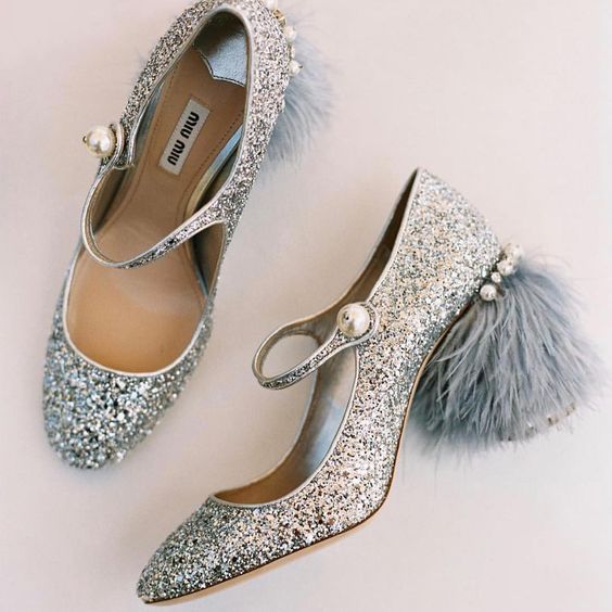 silver glitter wedding shoes with pearls, rhinestones and feathers are adorable for a wedding, they look chic and shiny