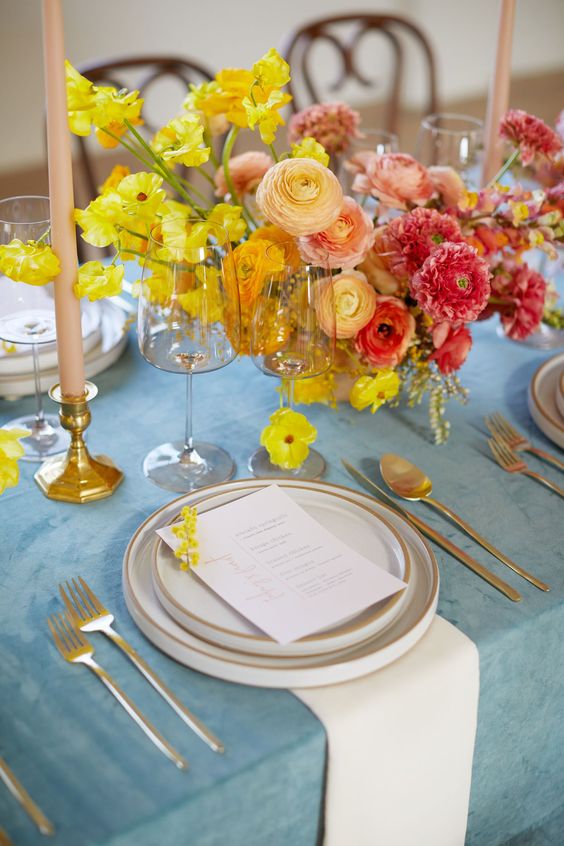 a bold ombre wedding centerpiece from yellow to coral and pink is a gorgeous idea for a fall wedding