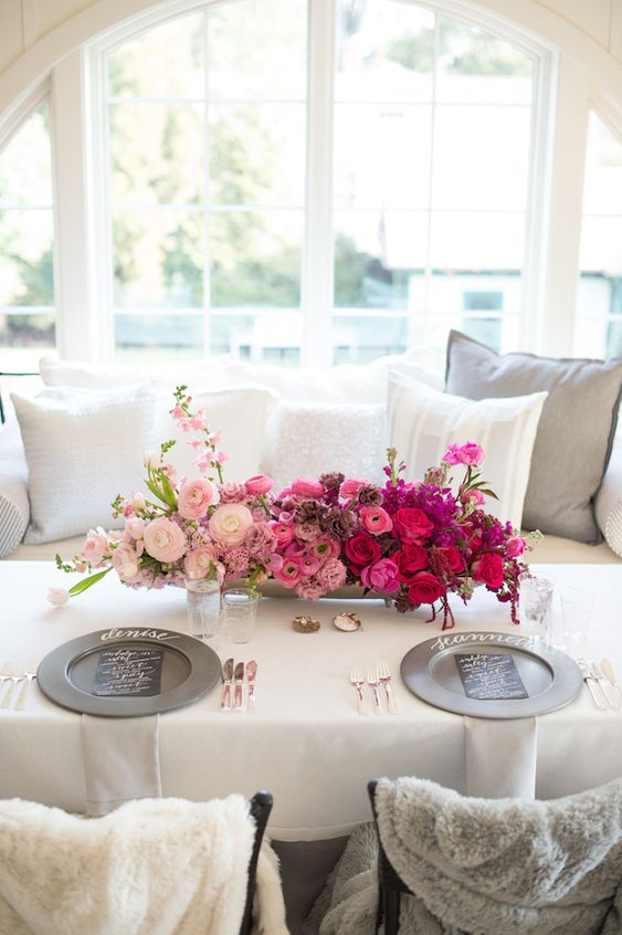 a chic ombre wedding centerpiece from light pink to pink and fuchsia is amazing for a Valentine's Day wedding