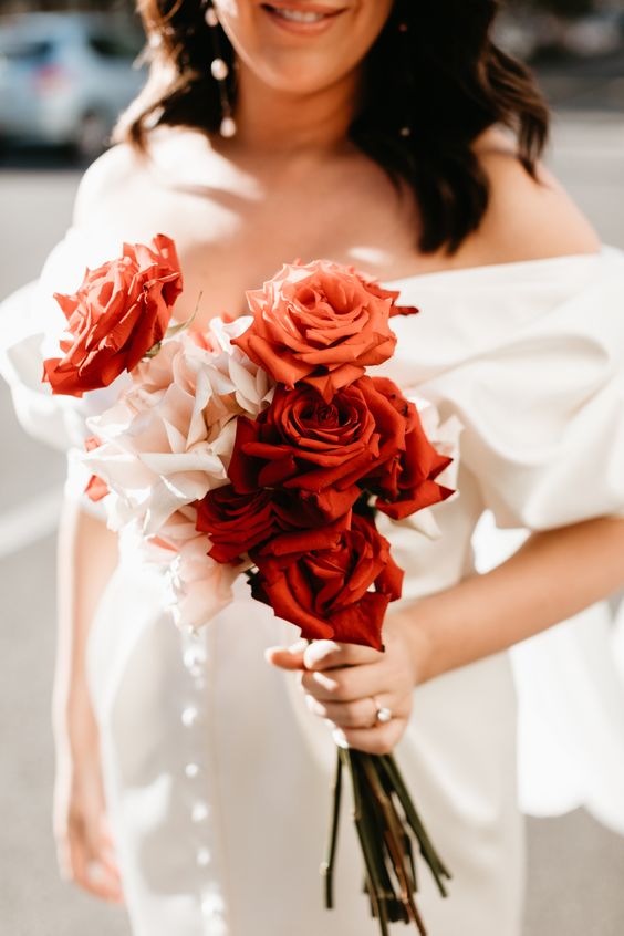 a long stem wedding bouquet of blush and red roses is a very stylish and up-to-date idea for a modern bride