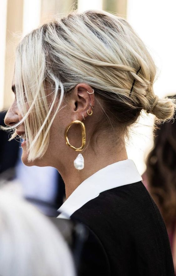 a messy updo with face-framing hair, a bump on top is a cool idea that can be realized fast for a casual wedding