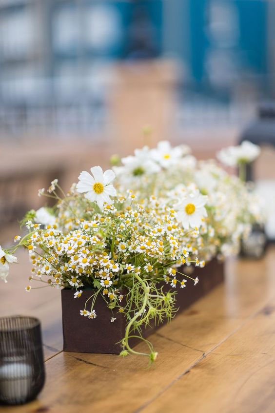 a relaxed wedding centerpiece of chamomiles and cosmos is a cool idea for a relaxed and casual summer wedding