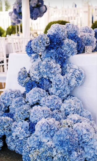 a super lush blue hydrangea cascading wedding centerpiece is a fantastic idea for many weddings