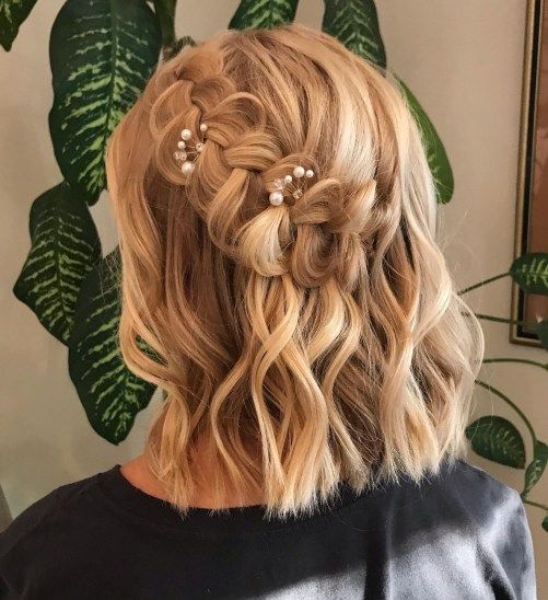 a wavy half updo with a loose and large braid on just one side, waves down and pearl hair pins is a great idea