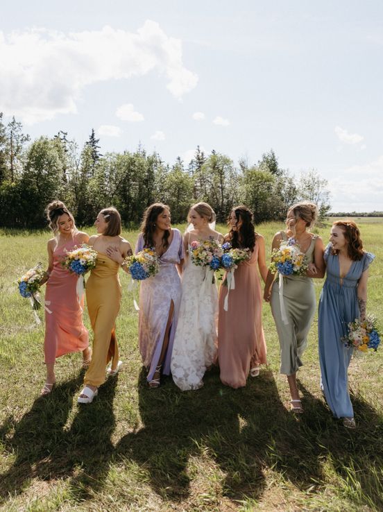 cool pastel midi and maxi mismatching bridesmaid dresses with prints and without are amazing for a summer wedding