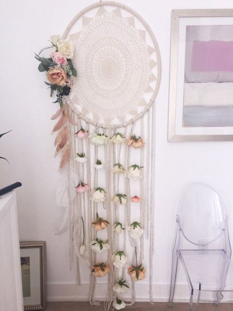 A crochet dream catcher decorated with romantic pastel blooms and long fringe is a proper decoration for a wedding