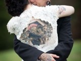 a black blazer doesn’t prevent showing off the groom’s hand tattoos