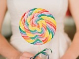 a colorful lollipop as an alternative to a usual bridal bouquet will be a nice solution for a colorful and playful wedding
