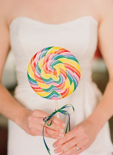 Picture Of Funny Ways To Incorporate Lollipops Into Your Wedding 18