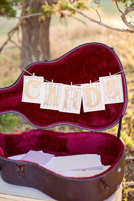 a guitar case for wedding cards and wishes is a very cool and very cozy idea