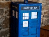 a wedding card box styled as a phone box from the famous Doctor Who series is a perfect idea for a geeky wedding