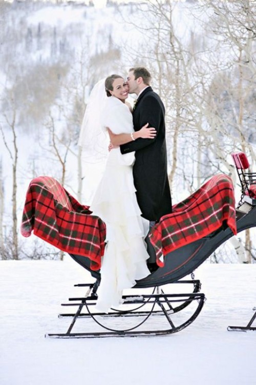 a sledge covered with a red tartan piece is a stylish idea for a winter or Christmas wedding