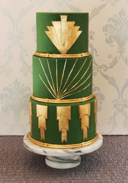 an art deco green and gold wedding cake with geometric detailing is a chic and cool idea for a 20s wedding
