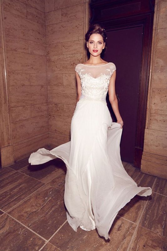 a romantic and chic batequ neckline A line wedding dress with a lace bodice and a plain skirt with a train is a chic solution