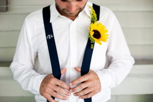 a white shirt, black suspenders and a bold sunflower boutonniere for a bright and inspiring summer groom's look