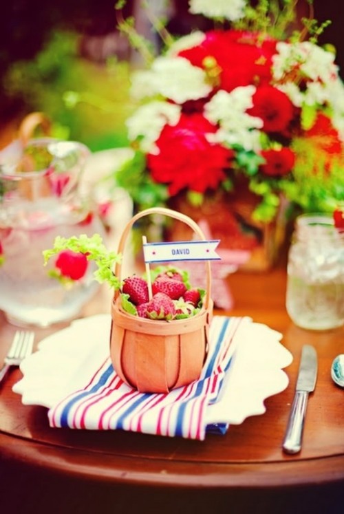 a cute mini basket with strawberries and greenery is a lovely wedding favors and a cool way to top your place setting at a summer wedding