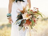 23-textural-wedding-bouquets-with-feathers-15