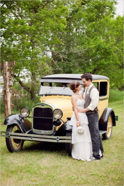 Chic And Trendy Retro Car Ideas For Your Wedding