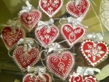 beautiful red heart-shaped gingerbread cookies with white glazing are amazing for a red and white Christmas wedding, they will make cool favors