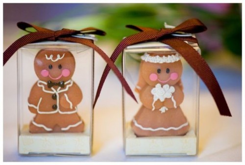 cute glazed gingerbread cookies packed individually are amazing as wedding favors, your guests will appreciate that