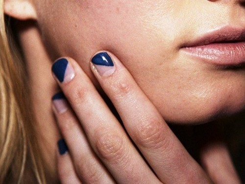 geometric color block nails in neutrals and navy are awesome for a modern bride