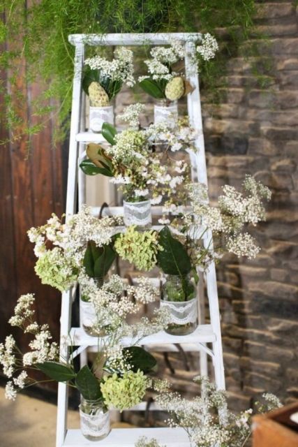 Decor set for rent: ladder + LOVE letters for weddings in Tuscany