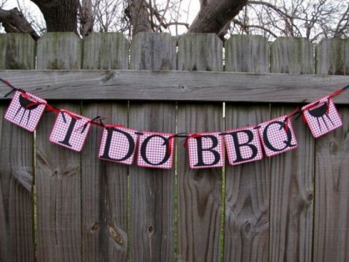 a lovely plaid bbq rehearsal dinner garland with a red ribbon is a stylish and simple decoration to DIY