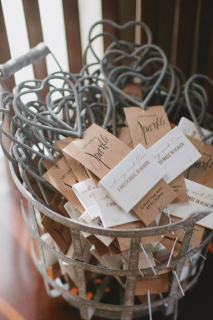 add tags and notes to heart-shaped sparklers, and these will be super nice wedding favors