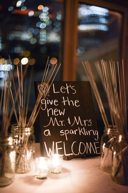 offer your guests to welcome you two with sparklers, and great impressions and wedding photos are guaranteed
