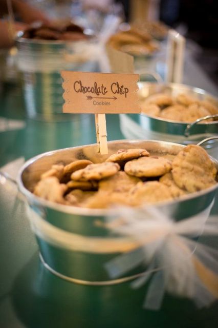 cookies placed into metal bathtubs is a gorgeous idea for a rustic wedding