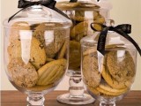 serve the cookies in large glass jars placing tags – this is a timeless way to serve them comfortably