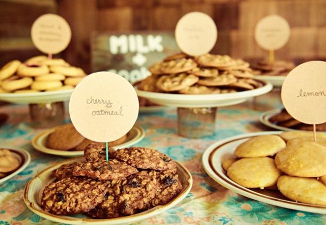place your cookies on plates and add cardboard toppers to create a cookie bar fast and simple