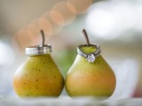 use pears to demonstrate your wedding rings in a creative way, this is a great idea for a fall wedding