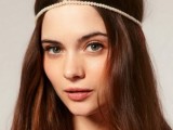 a boho pearl bridal headpiece is an alternative to a chain one and will look softer and more girlish if you don’t like chains