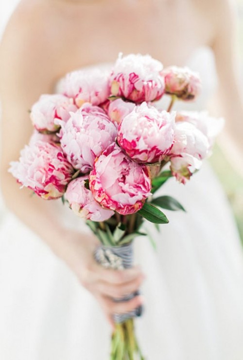 a blush peony wedding bouquet is a classic idea for a spring or summer bride, they look very chic and beautiful