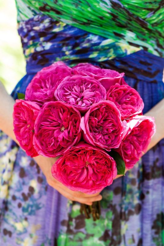 A hot pink wedding bouquet is a bold color touch to the wedding, it will make it catchier and more interesting