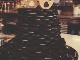 a wedding cake composed of Oreo cookies is a creative and tasty idea for any wedding