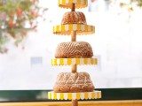 a stand with bundt cakes of various kinds is a very tasty idea with a homey feel
