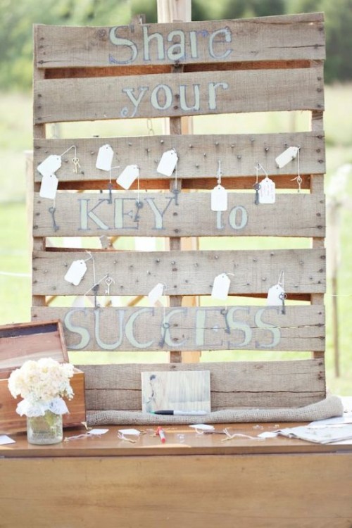 a pallet wedding sign with vintage keys and tags as escort cards is a creative vintage meets rustic idea