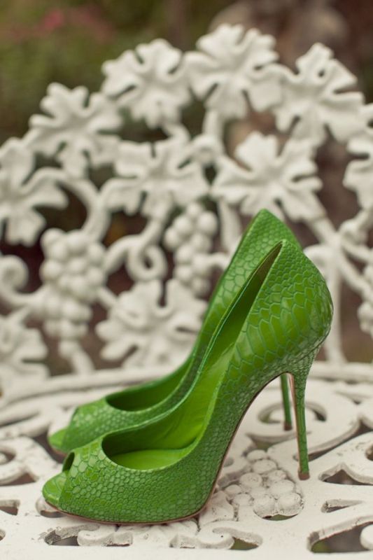 Jaw dropping lime green peep toe shoes are a nice idea for a bride who wants to make a statement with their color and look