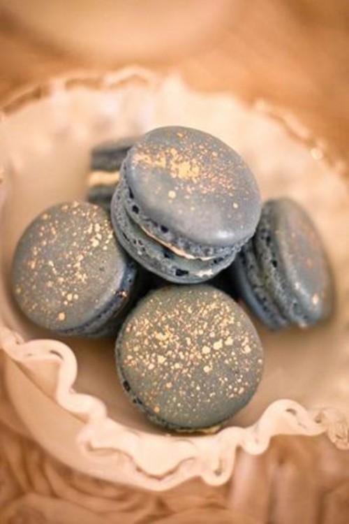 grey and gold glitter macarons as a wedding dessert are very cool and look very glam-like