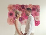 a blush, pink and mauve paper fan wedding backdrop is a stylish idea for a modern bright wedding, it won’t break the bank