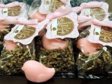 little pink soap pieces shaped as birds are a cool hint on love birds and great wedding favors that won’t break the bank