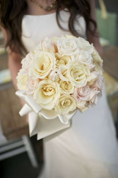 a bouquet made of neutral and blush roses is classics for a spring or summer wedding